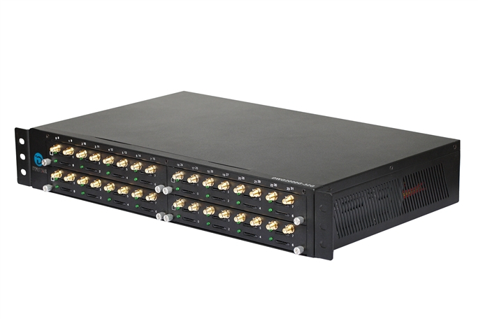 Vista trasera y conexiones del Dinstar